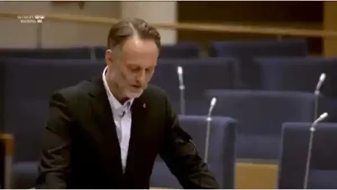 123374687 3472349576164943 6733065479575259196 N.mp4